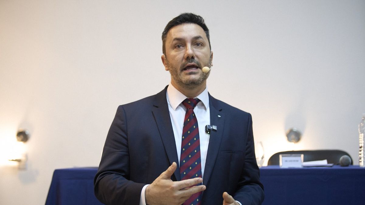 El sector de Luis Petri pretendía que fuese un consejo partidario quien eligiera a los candidatos a diputados nacionales, pero su propuesta fracasó y su sector no fue al congreso. El sector de Luis Petri pretendía que fuese un consejo partidario quien eligiera a los candidatos a diputados nacionales, pero su propuesta fracasó y su sector no fue al congreso.