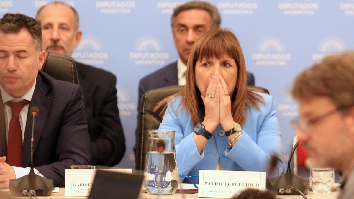 La ministra ratificó la vigencia del protocolo antipiquete y la aplicación de toda la fuerza de la ley contra quienes corten las calles.