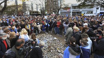 Marcha de las Piedras contra el Gobierno con la presencia de Luis Petri