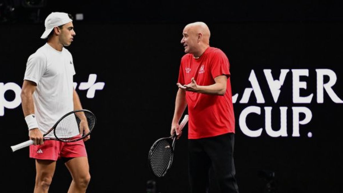 Un lujo: Cerúndolo entrenando con Agassi.