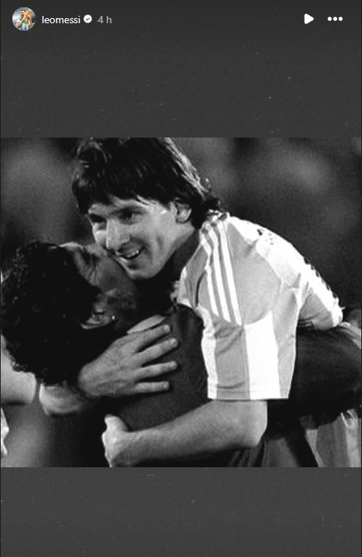 La imagen con la que Lionel Messi record&oacute; a Diego Maradona en el quinto aniversario de su muerte.