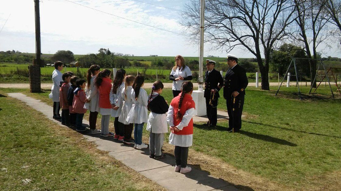 La escuela N° 83 Armada Argentina recibió una visita muy especial