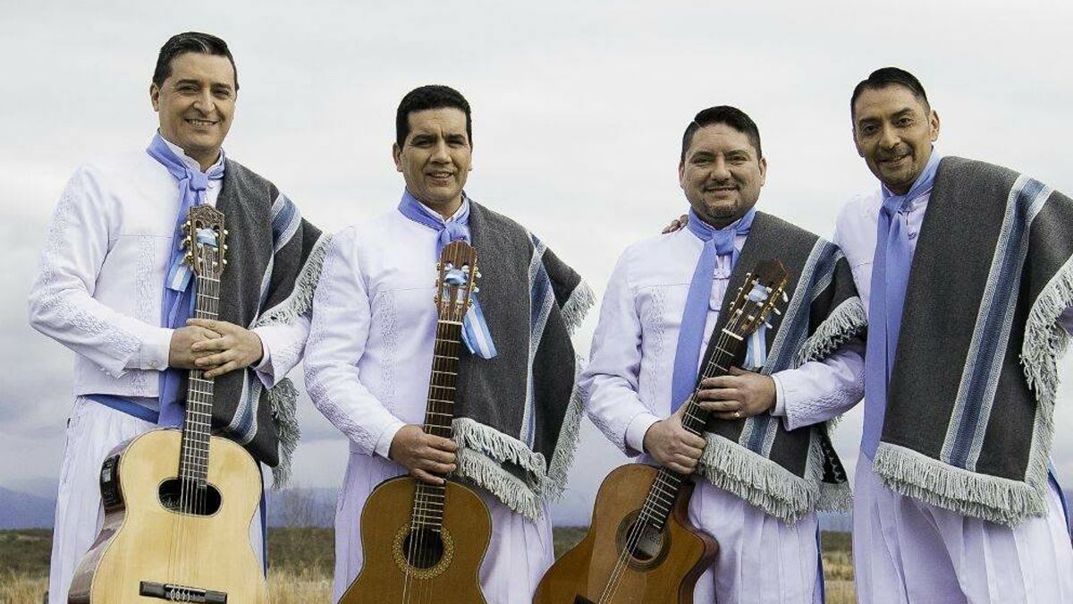 La formación actual de Los Trovadores de Cuyo era Cristián Frete, Gustavo Olivera, Gabriel Arias y Ariel Flores.