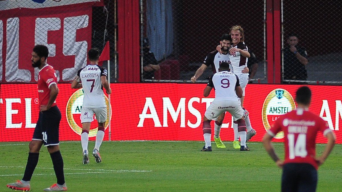 Lanús eliminó a Independiente en Avellaneda. (Fotos Fotobaires).