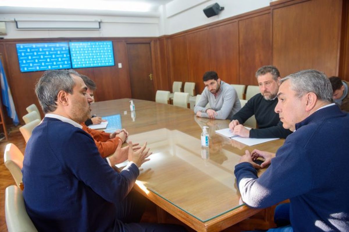 El ministro de Economía de Mendoza, Enrique Vaquié, se reunió con los representantes de Kuarzo.