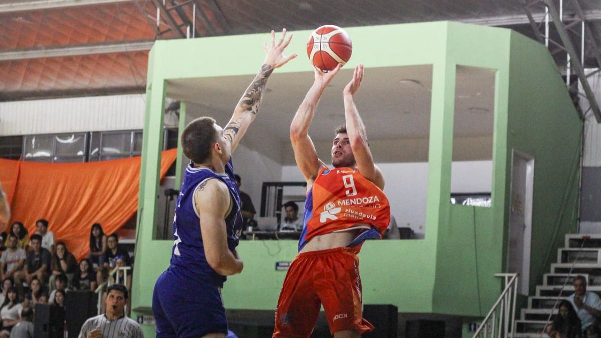 Guido Francese en la final anual frente a Godoy Cruz donde Rivadavia Básquet se consagró campeón. Foto: Nicolás Ríos/UNO. Guido Francese en la final anual frente a Godoy Cruz donde Rivadavia Básquet se consagró campeón. Foto: Nicolás Ríos/UNO. 