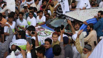 Jóvenes con smartphones son una pesadilla para los políticos