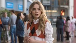 La actriz Sabrina Carpenter interpreta a Quinn Ackerman en la película de Netflix.