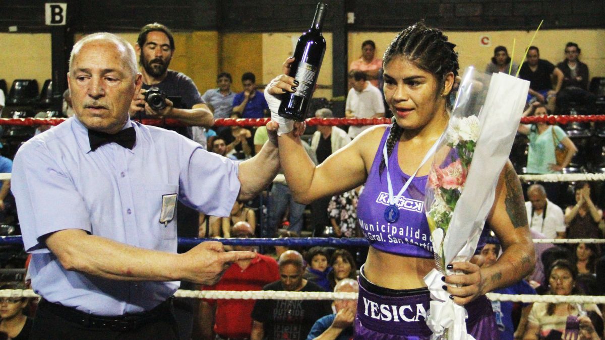 El 14 de noviembre de 2015 Yésica Marcos hizo su última pelea en Mendoza, venciendo en el estadio Pascual Pérez a la mexicana Miriam Ávila.