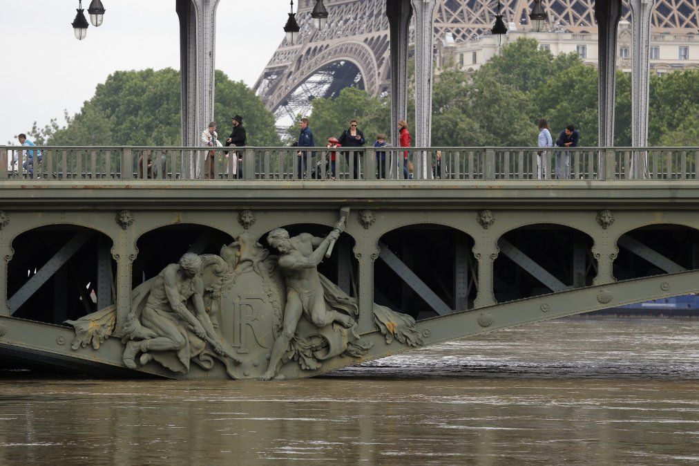 Reabrieron los museos Louvre y Orsay tras las inundaciones en París