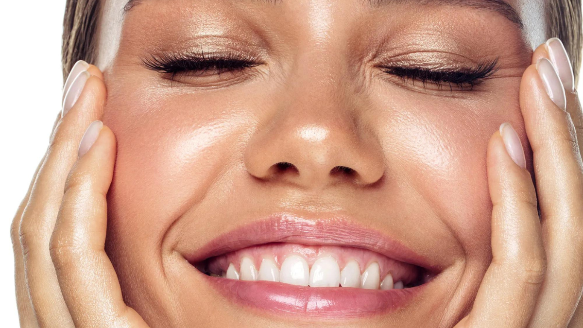 El aceite de coco posee cientos de propiedades para que tu piel luzca radiante.