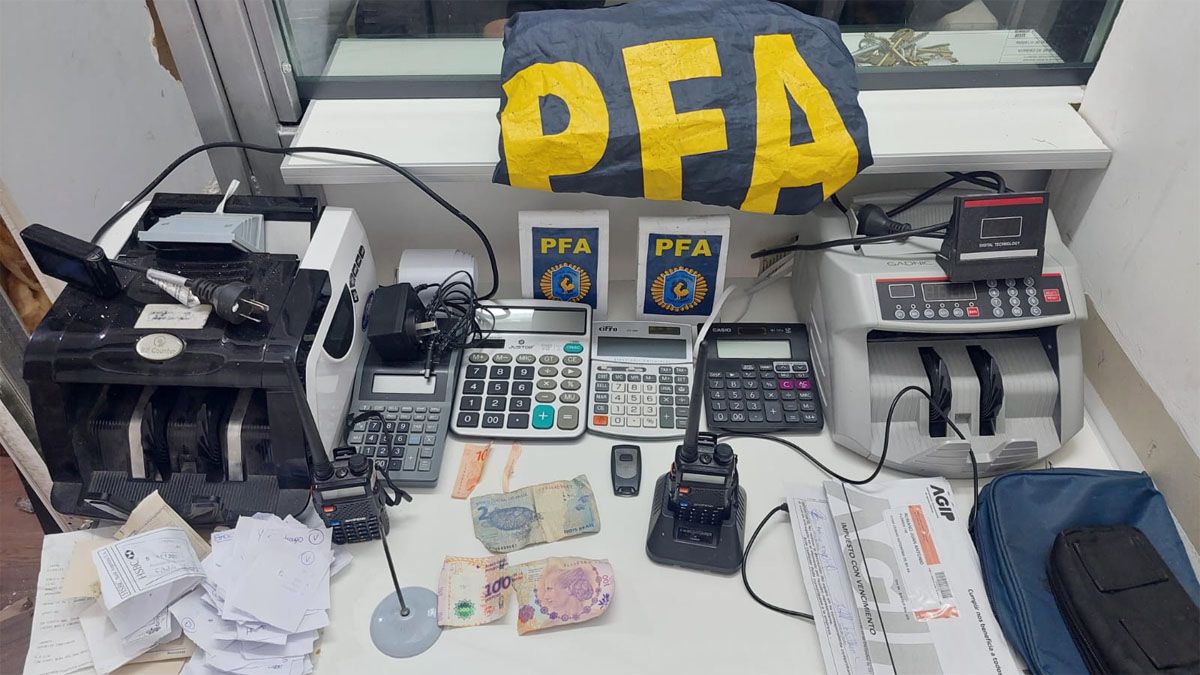 Los allanamientos fueron realizados por la Policía Federal en Buenos Aires, Capital Federal y en Mendoza. Los allanamientos fueron realizados por la Policía Federal en Buenos Aires, Capital Federal y en Mendoza.