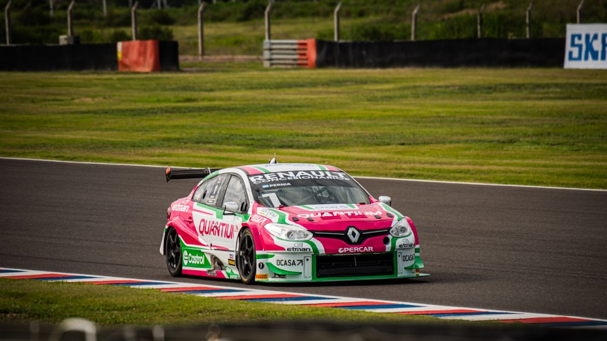 Tetracampeón. Leonel Pernía se consagró campeón del TC2000 por cuarta vez y en forma anticipada l ganar en Río Hondo. Tetracampeón. Leonel Pernía se consagró campeón del TC2000 por cuarta vez y en forma anticipada l ganar en Río Hondo.