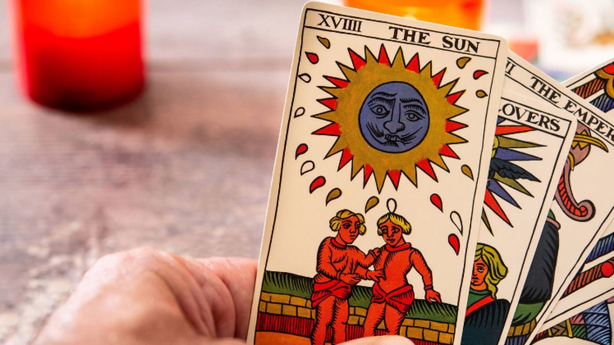 Tarot de hoy martes 17 de febrero: El Sol ilumina nuevos comienzos y trae alegría inesperada. Tarot de hoy martes 17 de febrero: El Sol ilumina nuevos comienzos y trae alegría inesperada.