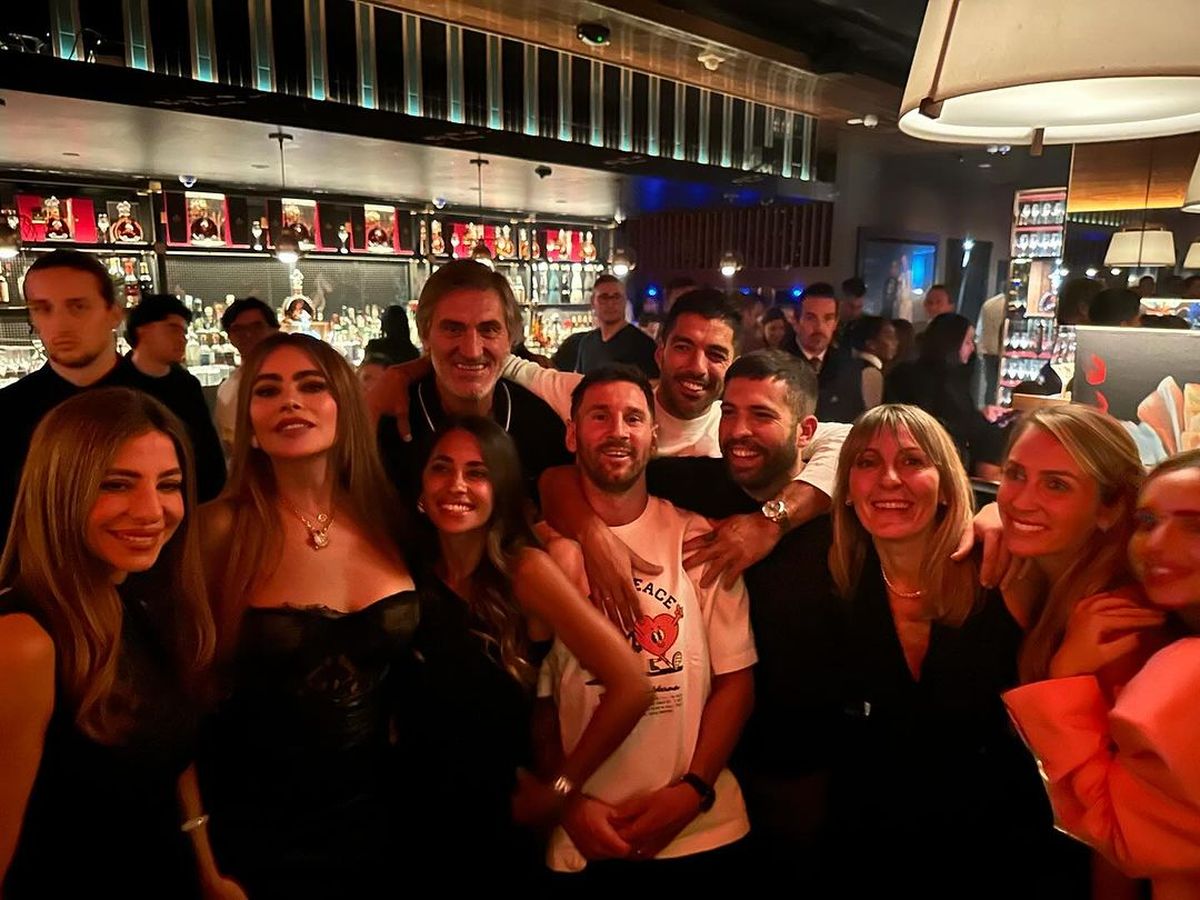 Sofía Vergara con los Messi y sus amigos Sofía Vergara con los Messi y sus amigos
