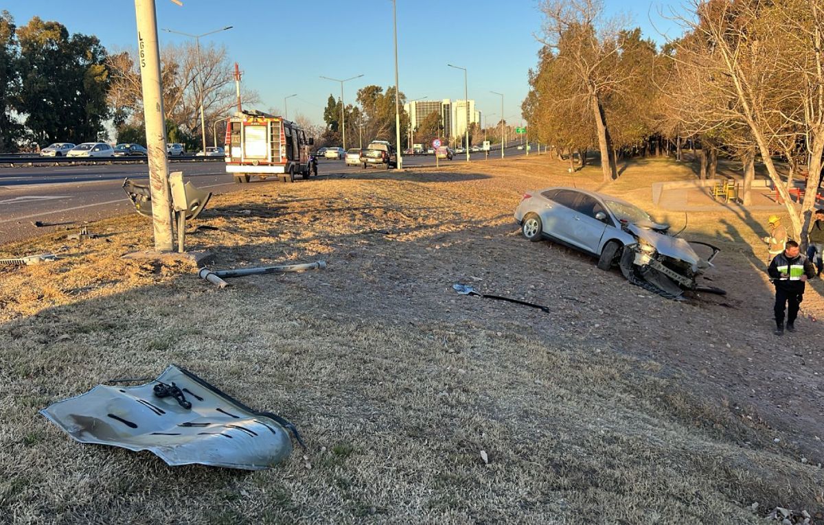 El conductor del Ford Focus resultó ileso.
