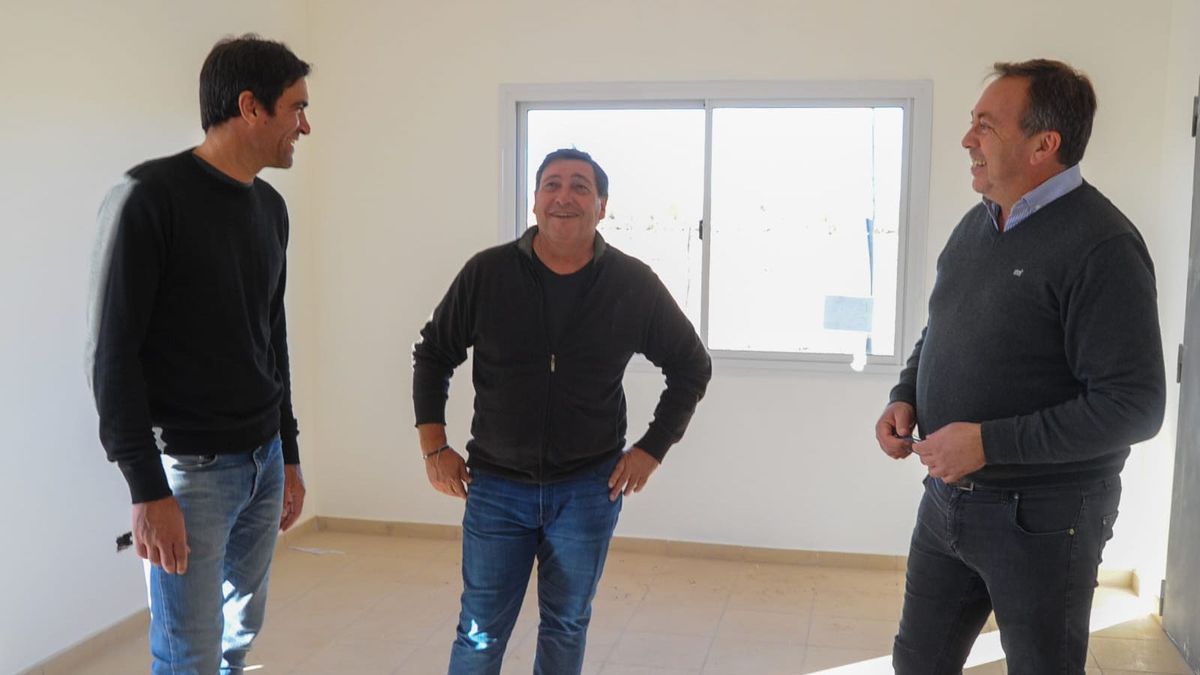 El candidato a intendente de Tunuyán, Emir Andraos; el precandidato a gobernador, Omar Parisi, y el actual jefe comunal Martín Aveiro. El candidato a intendente de Tunuyán, Emir Andraos; el precandidato a gobernador, Omar Parisi, y el actual jefe comunal Martín Aveiro.