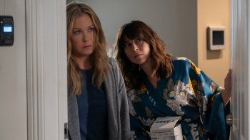 Netflix presenta tres novedades: Dead to me, Valeria y The Eddy