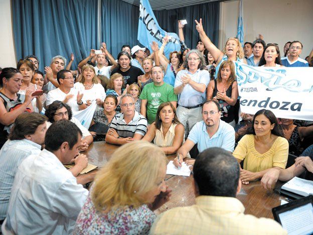 El SUTE rechazó la nueva oferta oficial y habría más paros y marchas en la Vendimia