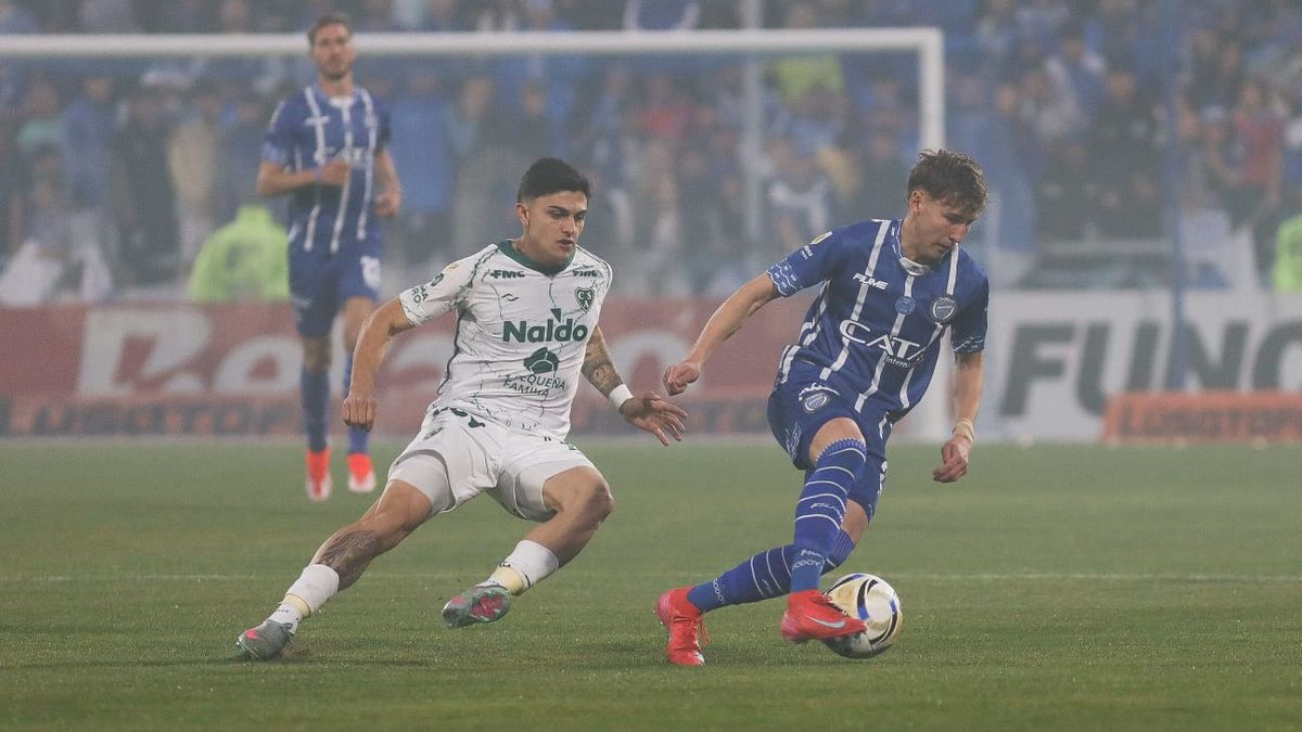 Godoy Cruz jugó en el Feliciano Gambarte contra Sarmiento de Junín. Foto: Cristian Lozano/UNO.