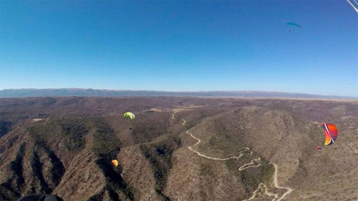 La Quebrada del Manzano está a unos 10 kilómetros al Oeste del Cerro Arco.