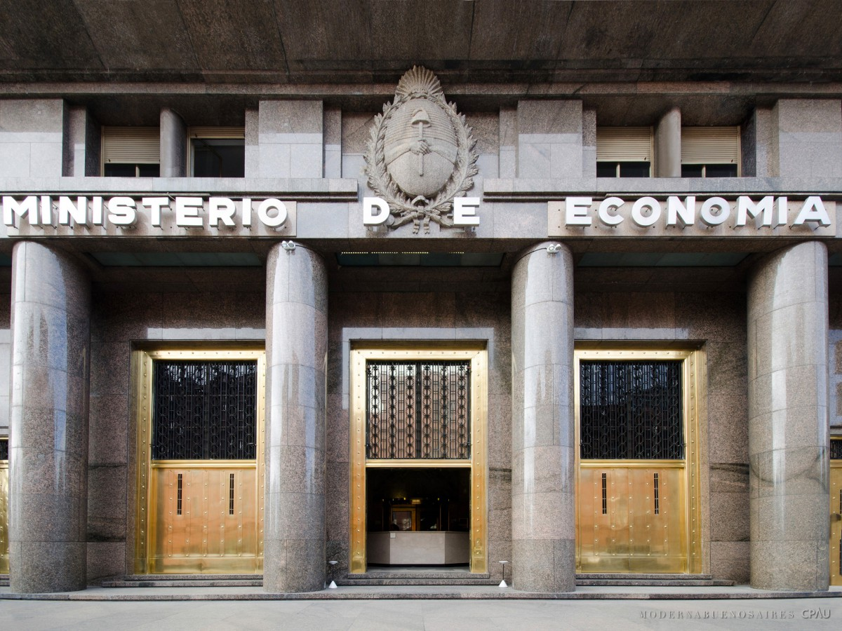 La fachada del Ministerio de Economía de la Nación. La fachada del Ministerio de Economía de la Nación.