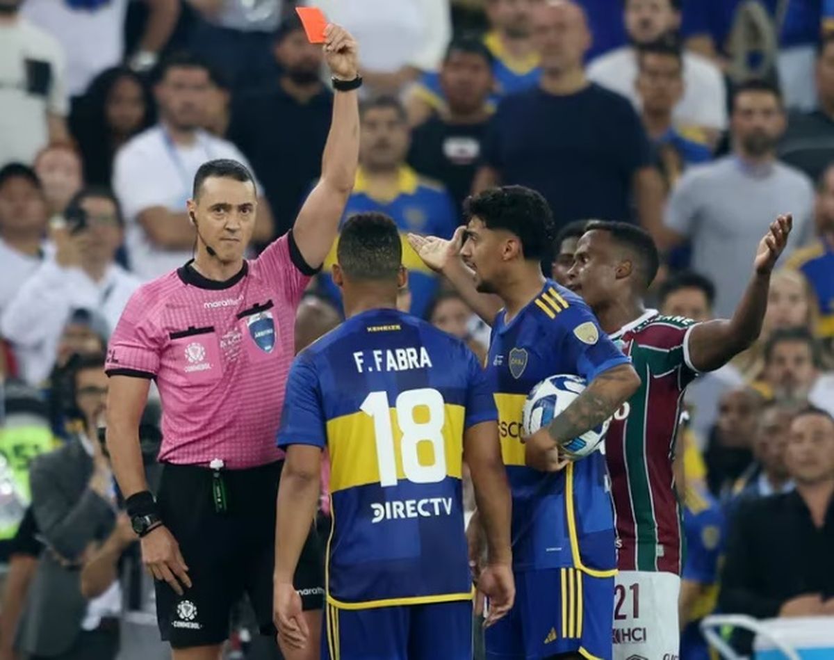 Fabra se fue expulsado en la final de la Copa Libertadores 2023, donde Boca se midió ante Fluminense. Fabra se fue expulsado en la final de la Copa Libertadores 2023, donde Boca se midió ante Fluminense.