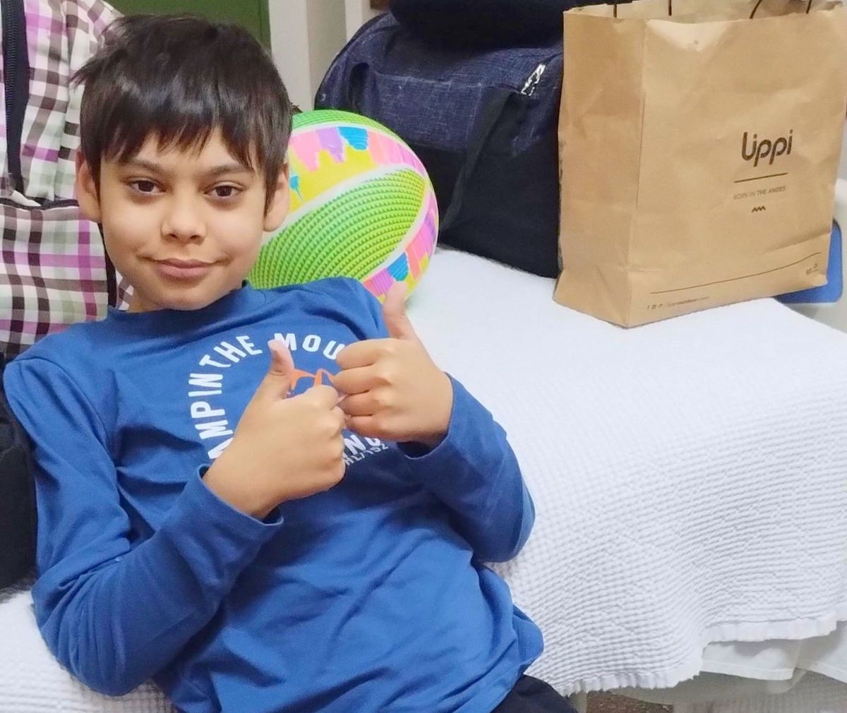Ciro tiene 9 años y desarrolló el síndrome Fires, una rara enfermedad neurológica que se desencadenó tras una fiebre aparentemente común. Ciro tiene 9 años y desarrolló el síndrome Fires, una rara enfermedad neurológica que se desencadenó tras una fiebre aparentemente común.