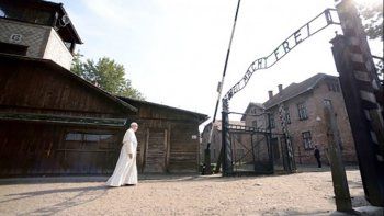 ​El Papa recorrió Auschwitz y pidió 