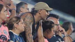 Meca, hincha de Independiente Rivadavia, en una de las tribunas del Bautista Gargantini.
