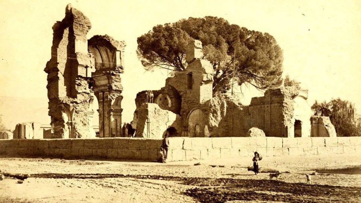 Foto de autor anónimo tomada en las ruinas de San Francisco, en el Área Fundacional de Mendoza, entre las calles Beltrán e Ituzaingo, en la Cuarta Sección de Capital.