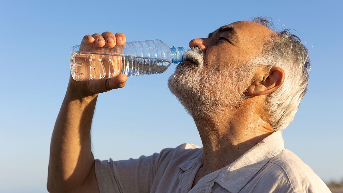 El verano trae días de descanso, encuentros y movimiento, pero también altas temperaturas y algunos riesgos para la salud, especialmente en personas mayores. El verano trae días de descanso, encuentros y movimiento, pero también altas temperaturas y algunos riesgos para la salud, especialmente en personas mayores.