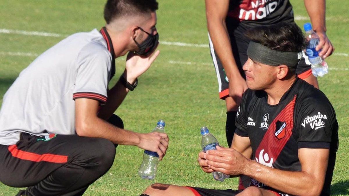 El lateral Edgardo Díaz terminó con algunos puntos en su cabeza en el choque ante Camioneros.