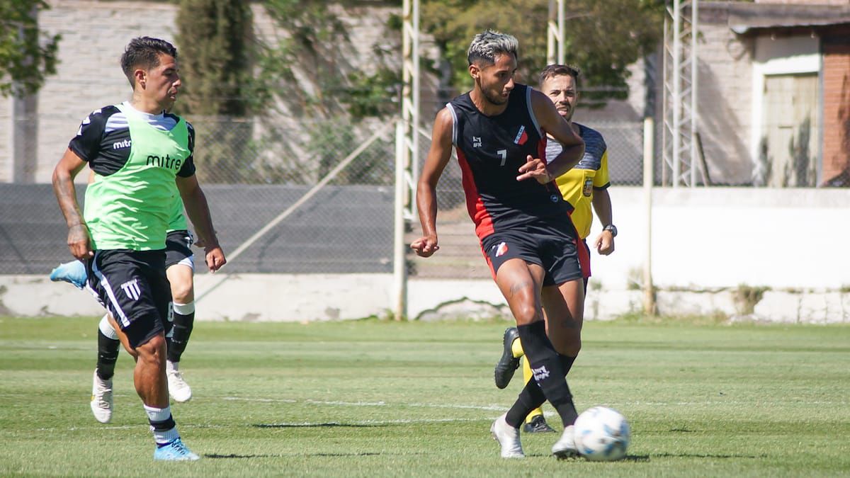 El segundo partido de este miércoles fue una clara victoria de los visitantes (UNO/Nicolás Ríos) El segundo partido de este miércoles fue una clara victoria de los visitantes (UNO/Nicolás Ríos)