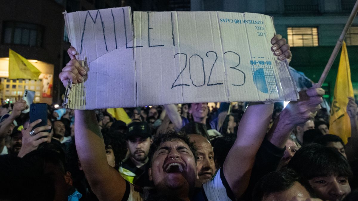 Carteles improvisados y llanto. Carteles improvisados y llanto.