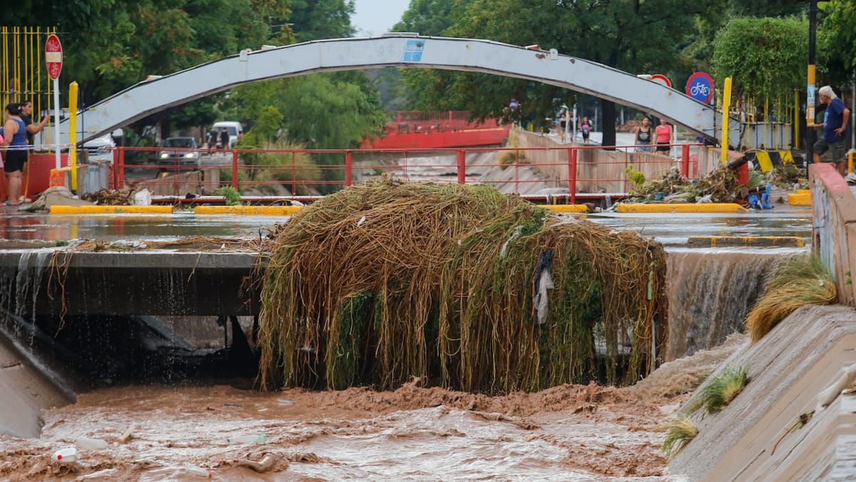 Los efectos de la tormenta repercutieron en todo el Gran Mendoza. Los efectos de la tormenta repercutieron en todo el Gran Mendoza.