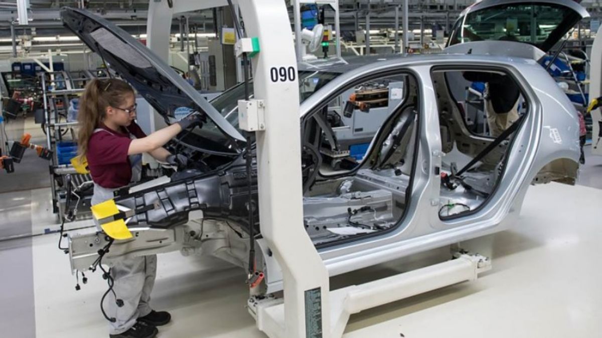 Autos electrónicos: una tormenta china amenaza a los fabricantes europeos