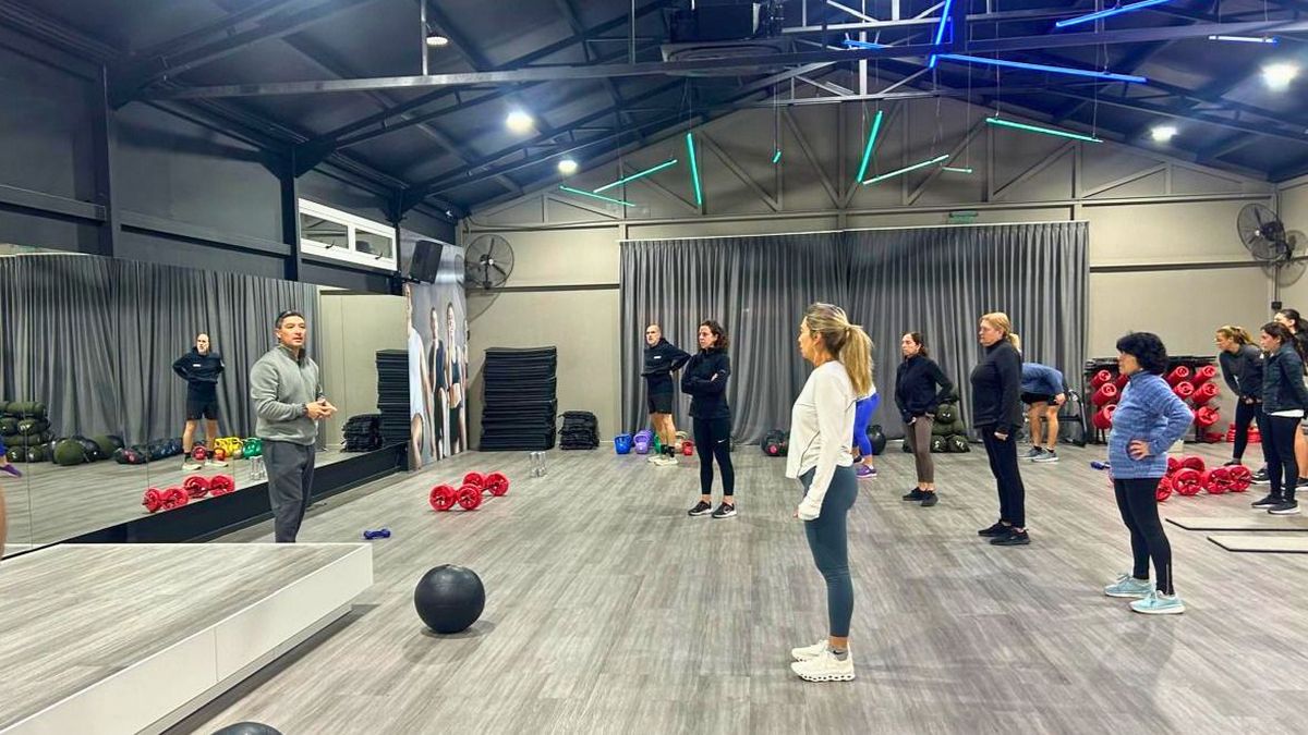 El entrenamiento de fuerza es una herramienta importante para la salud y no debería quedar asociado únicamente a la búsqueda de grandes músculos, sostuvo el profesor. El entrenamiento de fuerza es una herramienta importante para la salud y no debería quedar asociado únicamente a la búsqueda de grandes músculos, sostuvo el profesor.