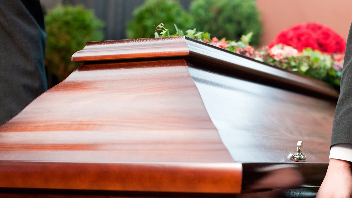 Funeral extraño. Suspendieron un velorio porque el ataúd se movía.
