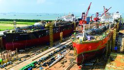 Embarcaciones en construcción en un astillero de Taicang, provincia de Jiangsu. JI HAIXIN / PARA CHINA DAILY.