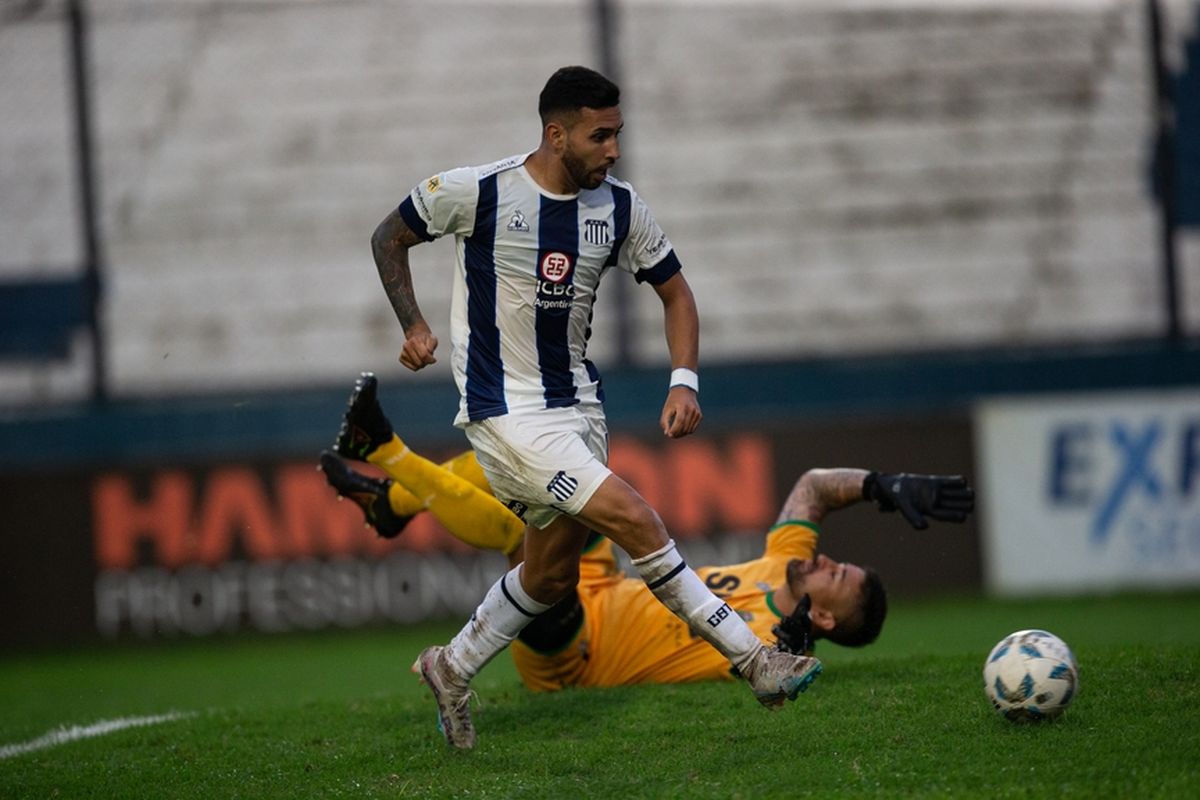 Nahuel Bustos anotó el segundo gol de Talleres de Córdoba frente a Agropecuario. Nahuel Bustos anotó el segundo gol de Talleres de Córdoba frente a Agropecuario.