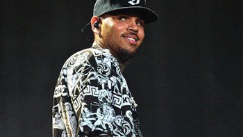 Chris Brown salió de Filipinas tras acusación de fraude