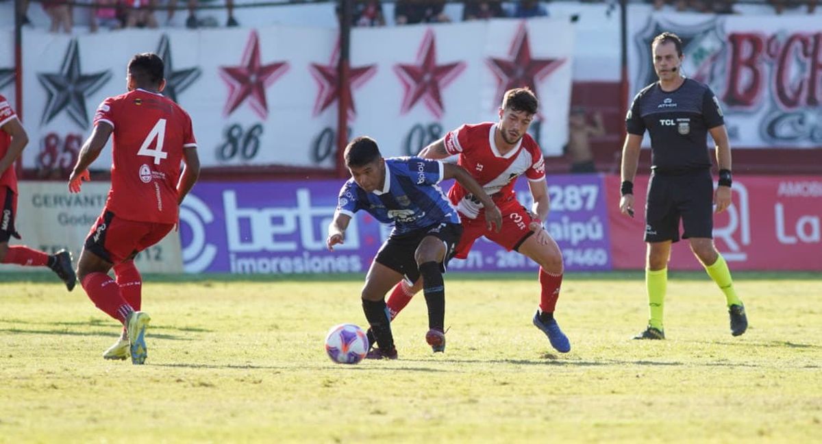 El defensor Felipe Coronel ha tenido un buen rendimiento en el Deportivo Maipú.