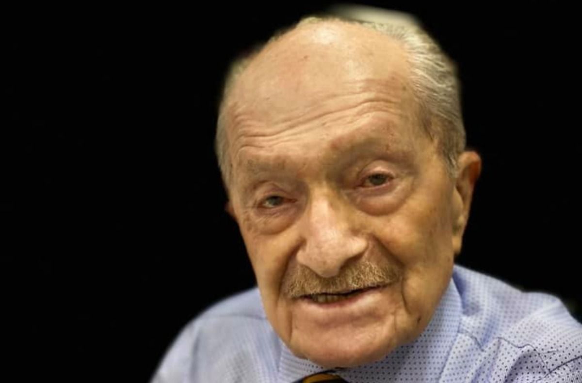 Moisés Roitman, cien años sobre ruedas. El hombre ya tiene su nuevo carnet de conducir.