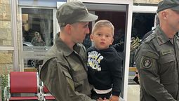 Nahuel Gallo se reencontró con su familia tras pasar más de 440 días detenido en Venezuela. Nahuel Gallo se reencontró con su familia tras pasar más de 440 días detenido en Venezuela.