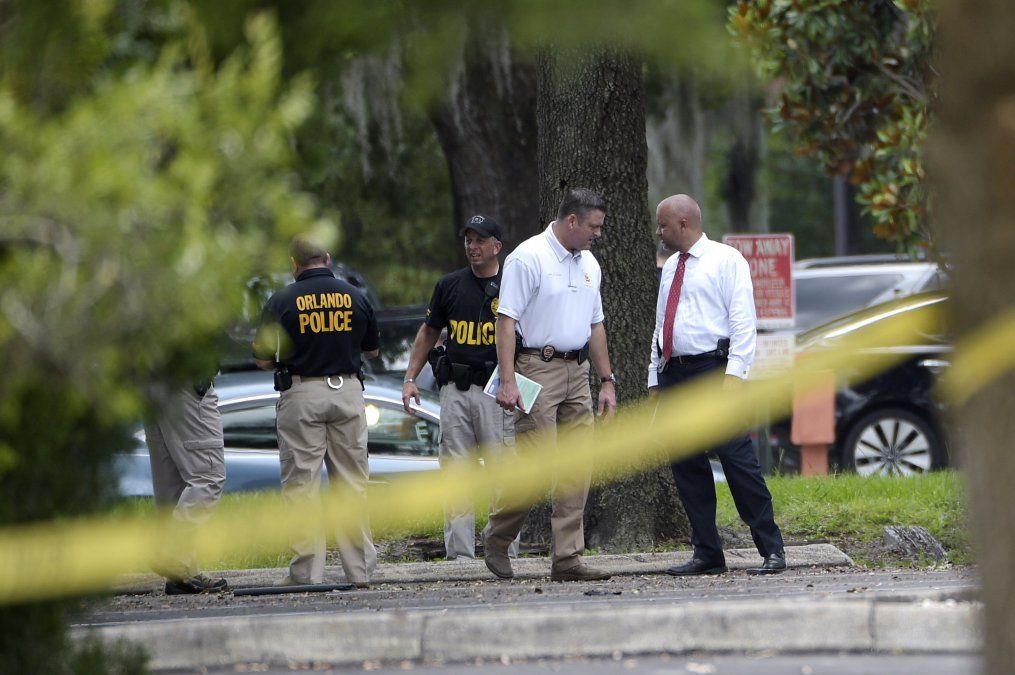 El padre del tirador dijo que fue un ataque homófobo, pero EI se adjudica el atentado