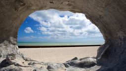 Higgs Beach, la playa de Florida que tiene aguas turquesas, arena fina y una interesante historia.&nbsp;