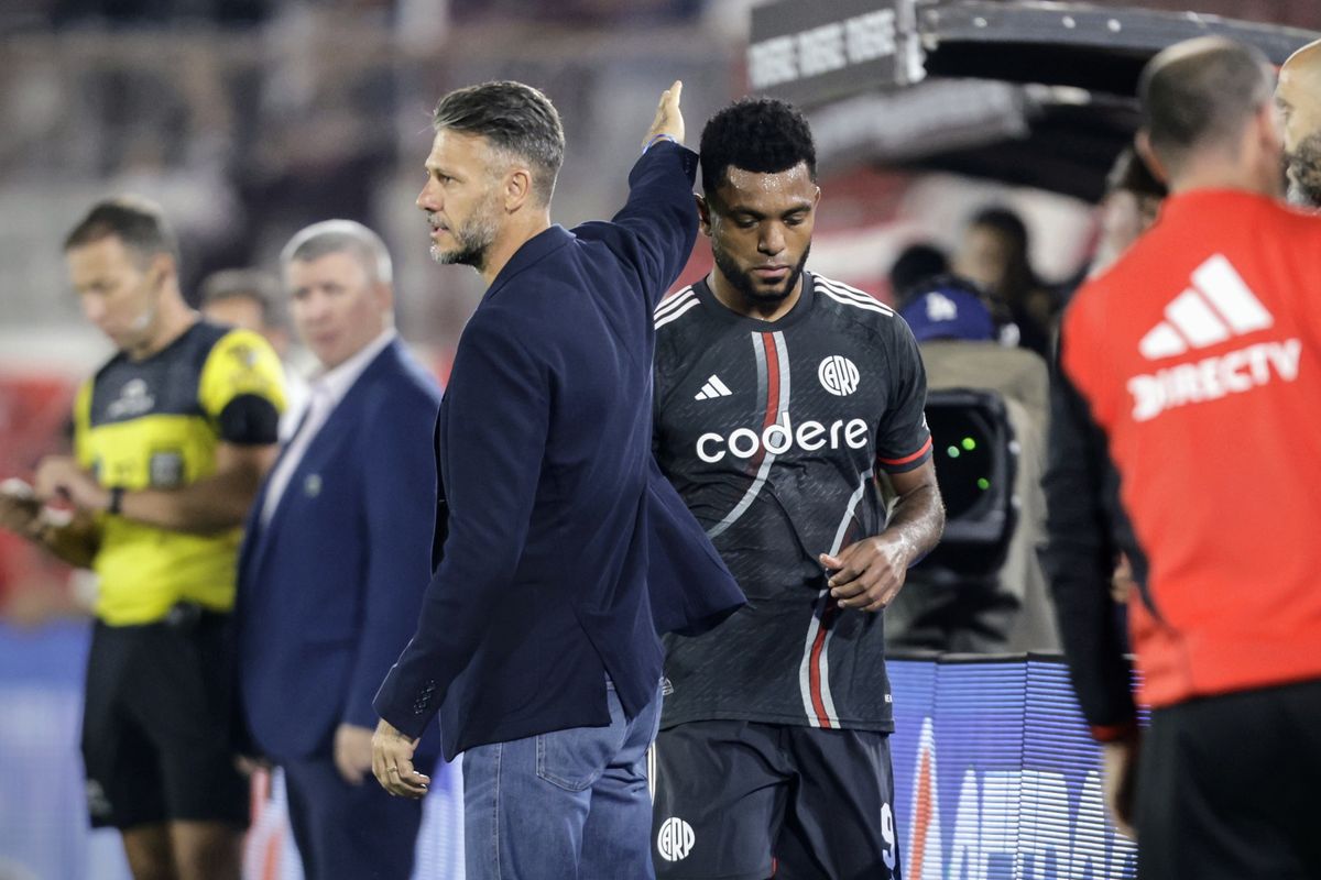 Martín Demichelis fue cuestionado por la derrota y el mal partido de River. Martín Demichelis fue cuestionado por la derrota y el mal partido de River.