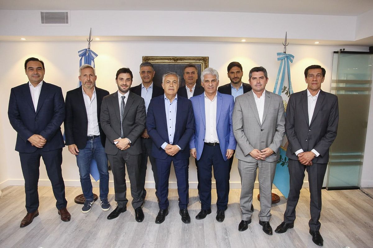 Los gobernadores aliados al gobierno nacional. Varios de ellos se expresaron abiertamente en contra de la Ley de Tierras. No así Cornejo. Los gobernadores aliados al gobierno nacional. Varios de ellos se expresaron abiertamente en contra de la Ley de Tierras. No así Cornejo.