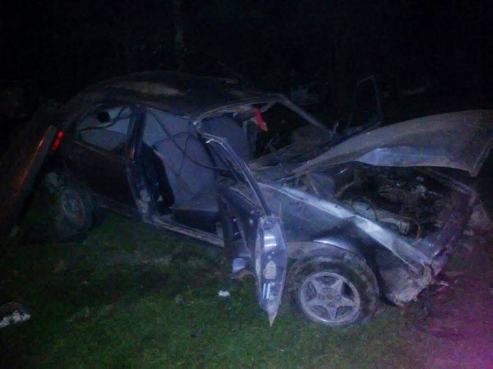 Un matrimonio terminó internado tras volcar: el conductor dijo que fue culpa de una camioneta que se dio a la fuga